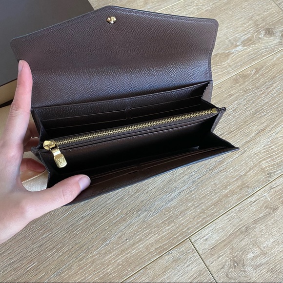 Louis Vuitton Sarah Wallet - Picture 6 of 8